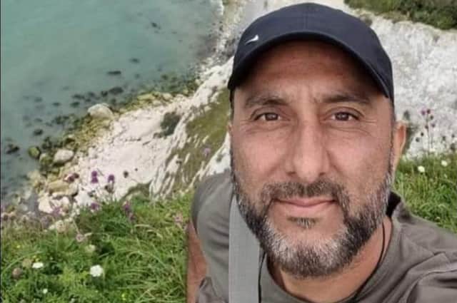 Muz Khan taking a selfie in front of the white cliffs of Dover