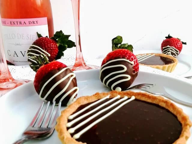 Chocolate and strawberry tartlets