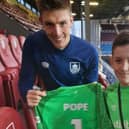 The moment Deacon Gllover met his hero, Burnley FC goalie Nick Pope