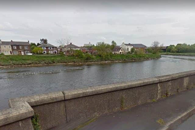 The much lower flood wall currently lining Riverside Road (image: Google)