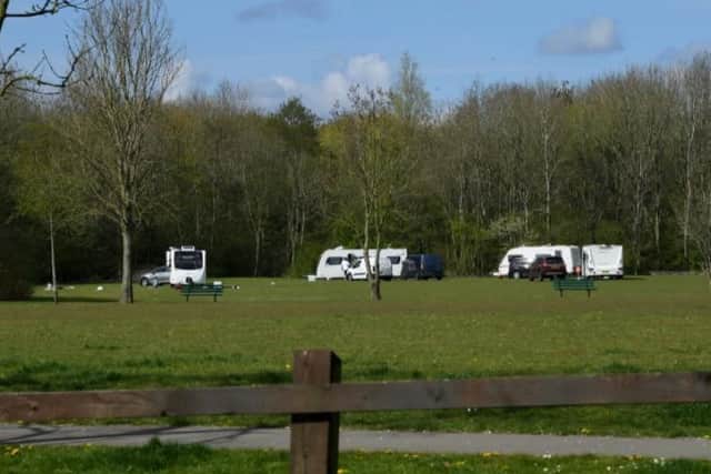 The travellers were perfect neighbours during six days on a public park.