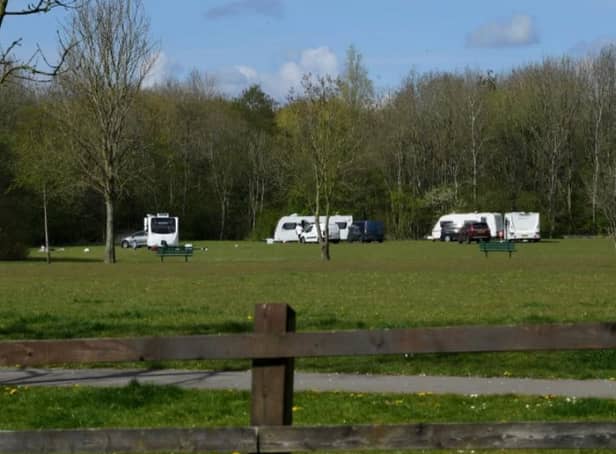 The travellers were perfect neighbours during six days on a public park.