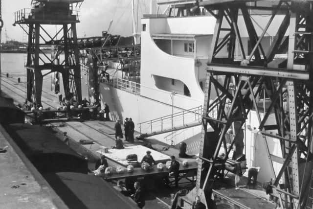 Unloading Geest bananas at Preston docks in 1962
