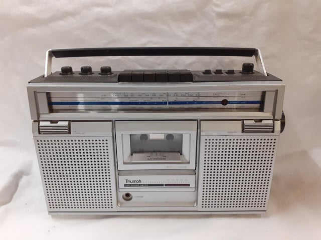 This‘portable’ hifi is in the centre priced at 20 pounds