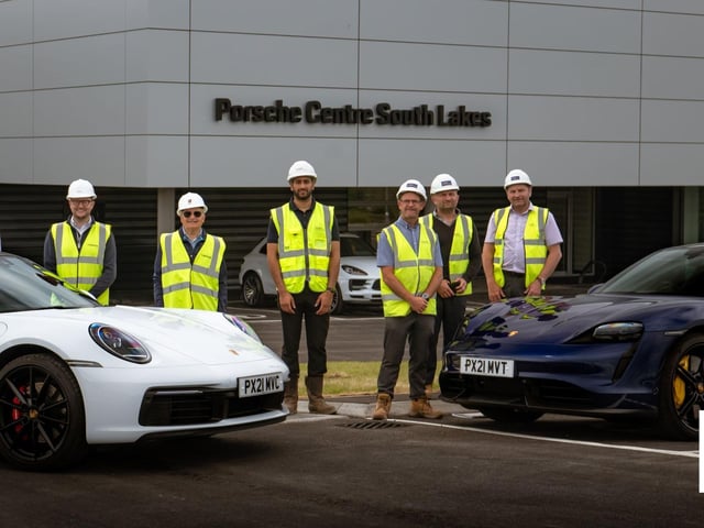 Kevin Conlon (Axis 3 Design Ltd), Directors Simon Parker (Parker & Parker), Ian Parker (Parker & Parker), with the rest of the Caddick team.