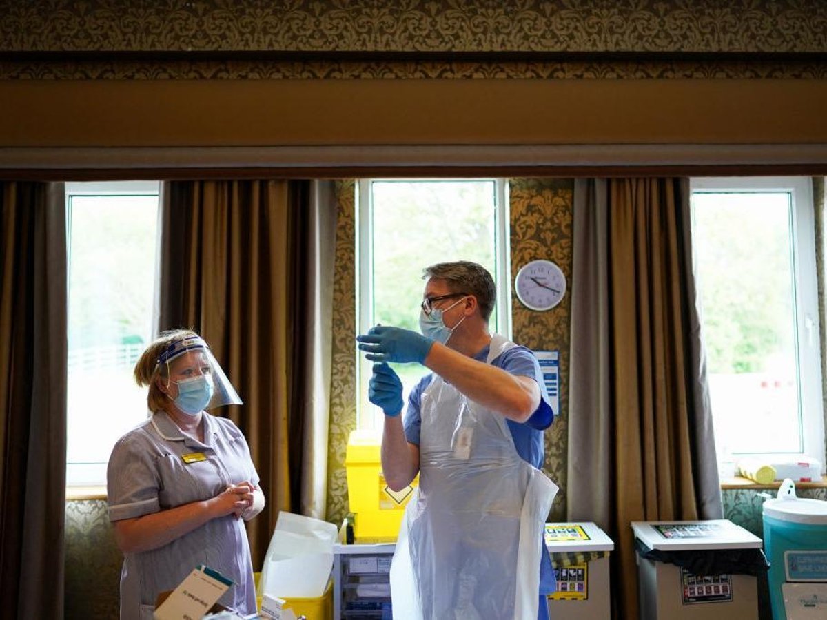 Mixing AstraZeneca and Pfizer Covid jabs ‘generates robust immune