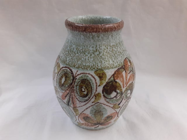 This jug is a lovely example of Glyn Ware design. It is on sale for 48 pounds