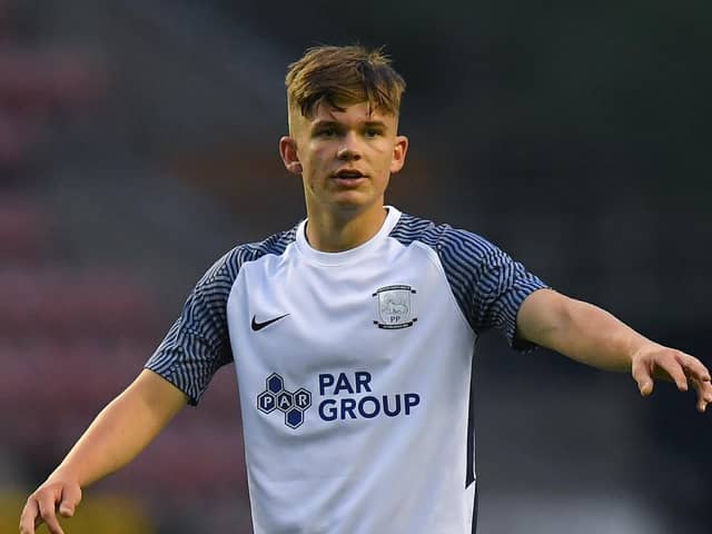 Lewis Leigh has signed a professional contract with Preston North End