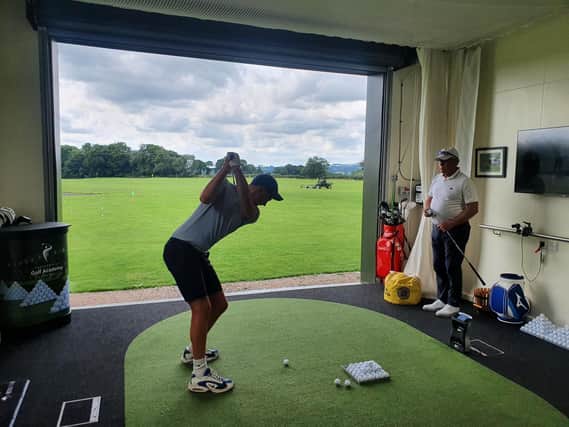 Wayne Johnson (right) giving a lesson to aspiring-pro William 'Shooter' Marshall