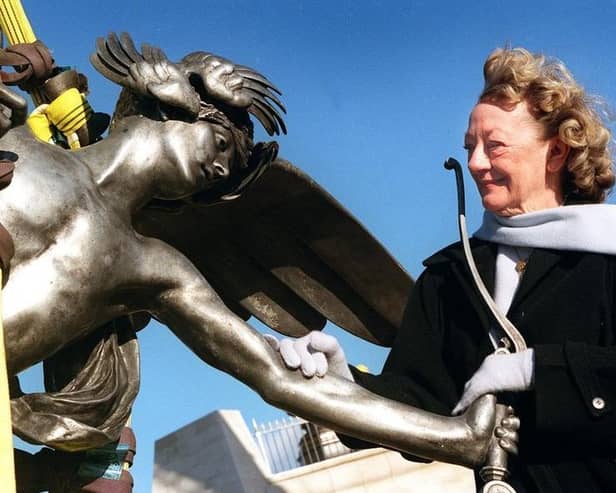 Doreen Lofthouse's dream became reality when the statue of Eros was mounted on its plinth ready for unveiling in 1999. The statue, which Doreen paid for, acts as a welcome to her hometown of Fleetwood, located as it is, in the middle of the roundabout on Amounderness Way
