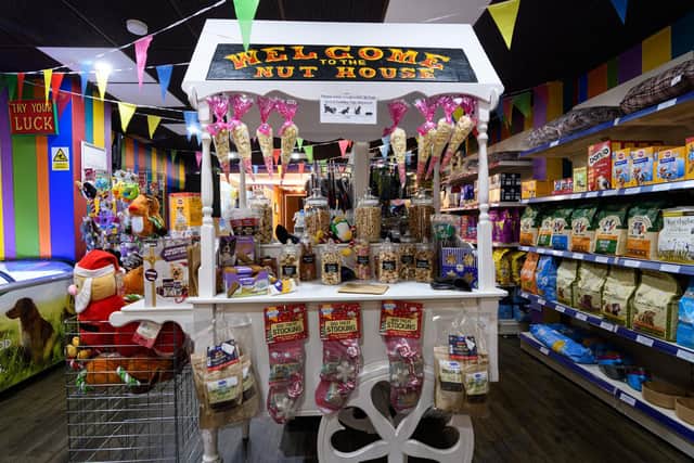 The store will stock a range of animals, pet food and pet accessories.