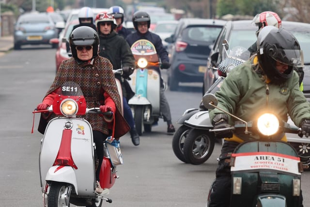A 12-scooter escort was held through Worthing to remember the life of well-known mod Rob Melville. SUS-220127-115744001