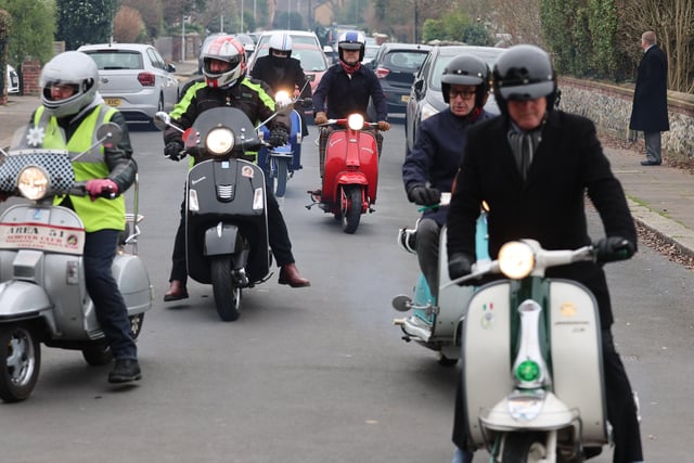 A 12-scooter escort was held through Worthing to remember the life of well-known mod Rob Melville. SUS-220127-115639001