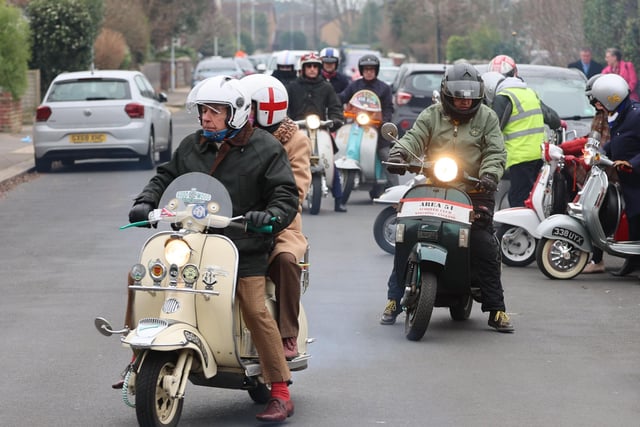 A 12-scooter escort was held through Worthing to remember the life of well-known mod Rob Melville. SUS-220127-115806001