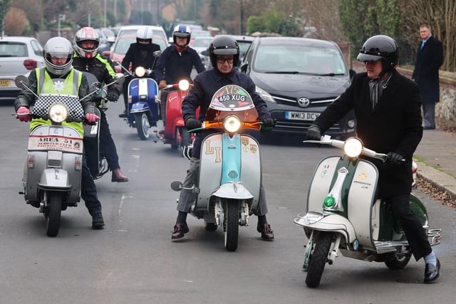 A 12-scooter escort was held through Worthing to remember the life of well-known mod Rob Melville. SUS-220127-115617001