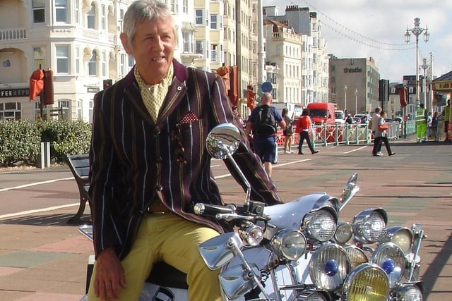 Described as a ‘fitting’ tribute, 12 scooters rode escort behind Rob Melville’s coffin on his final journey to Worthing Crematorium SUS-220127-130807001