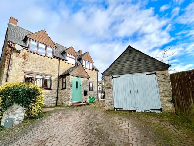 Wrightons Hill, Helmdon
£560,000
Four-bed detached
Davies & Partners, 01280 475030