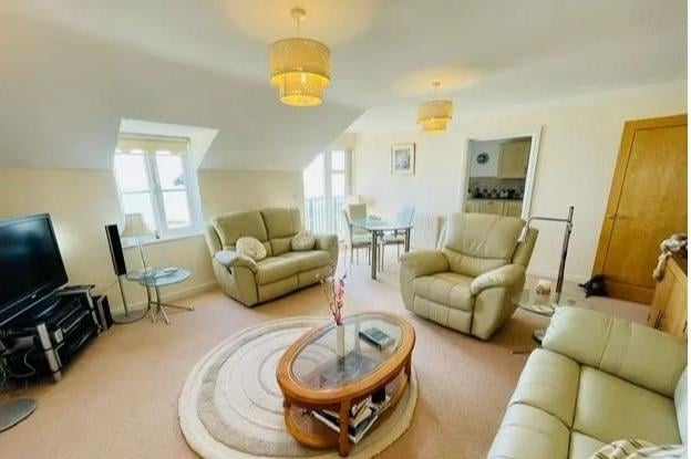 Two bedroom apartement in Chatham Green, Sovereign Harbour, on the market for  £335,000 SUS-220215-092941001