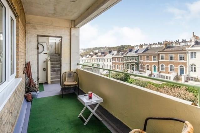 The flat has a private outside balcony SUS-220314-085842001