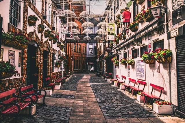 Belfast's Cathedral Quarter combines good food, lively pubs and enticing street art. There are plenty of areas to choose from to get down on one knee, from a quaint cobbled street, to one of the nearby cocktail bars or restaurants.
