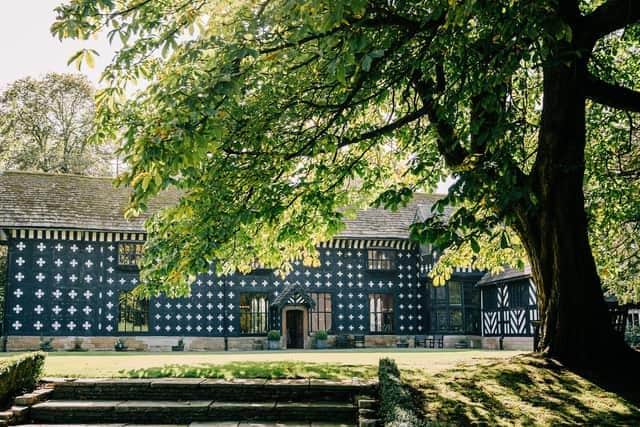 Standing on the A59 between Preston and Blackburn, Samlesbury Hall was built in 1325 by Gilbert de Southworth and remained home of the Southworth family until the early 17th century.