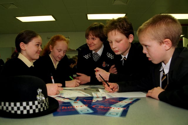 Schools Liason PC Kay McGovern with pupils Stacie Cabasa, Lisa Bleasedale, Daniel Taylor, and John Haslam, at Ashton High School as part of the 1997 Schools Curriculum Award scheme