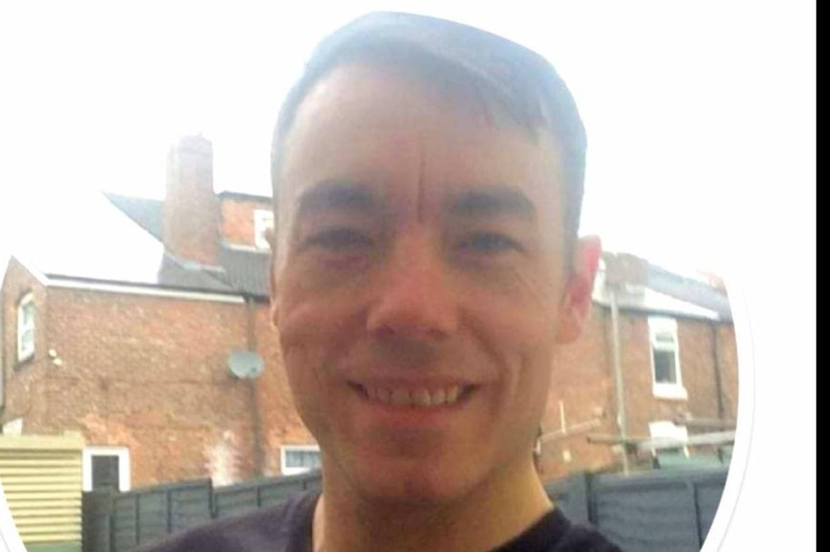 Police hunt notorious double killer after he escapes from prison - AGAIN