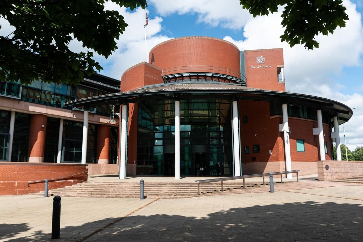Einäugiger Dealer wegen Heroin- und Crack-Verkaufs in Morecambe zu über ...