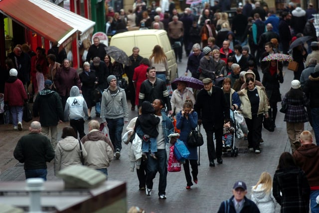 Orchard Street in Preston packed with Christmas shoppers back in 2008