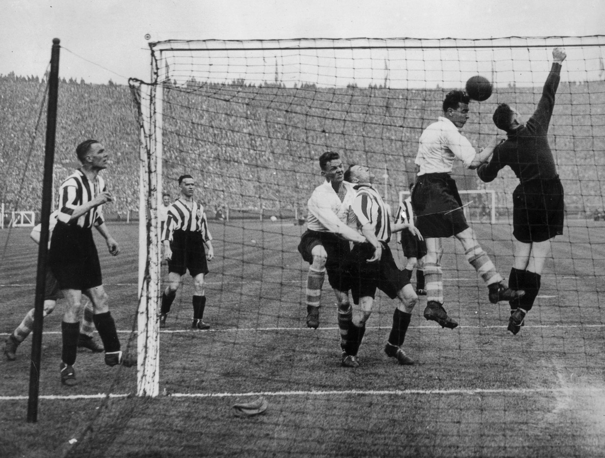 This is why Royal Mail is marking Preston North End's 1937 FA Cup Final defeat with a special stamp