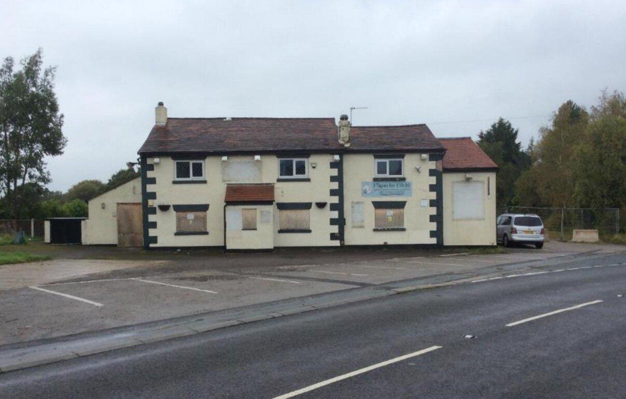 Former Chorley village pub to become a house with cottages on its car park