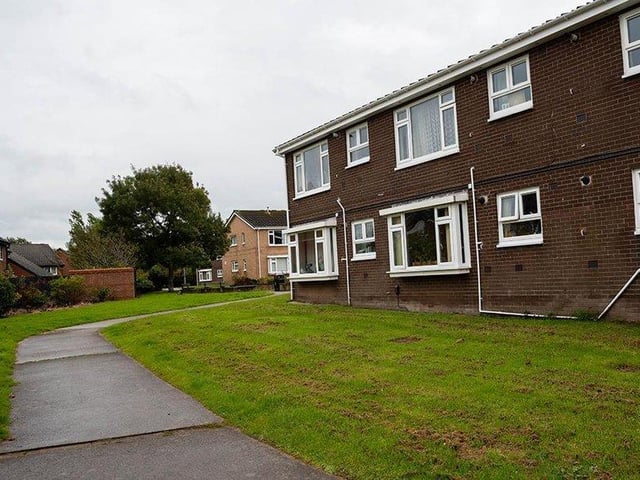 Average house price = £125,000