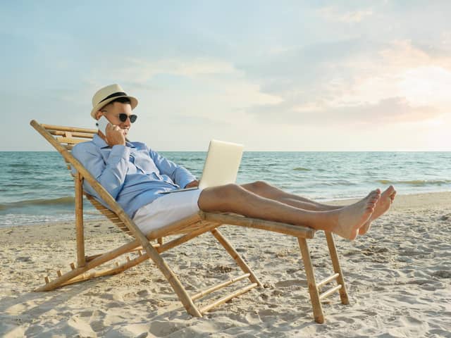 Modern technology makes It impossible to even relax on holiday. Photo: Adobe