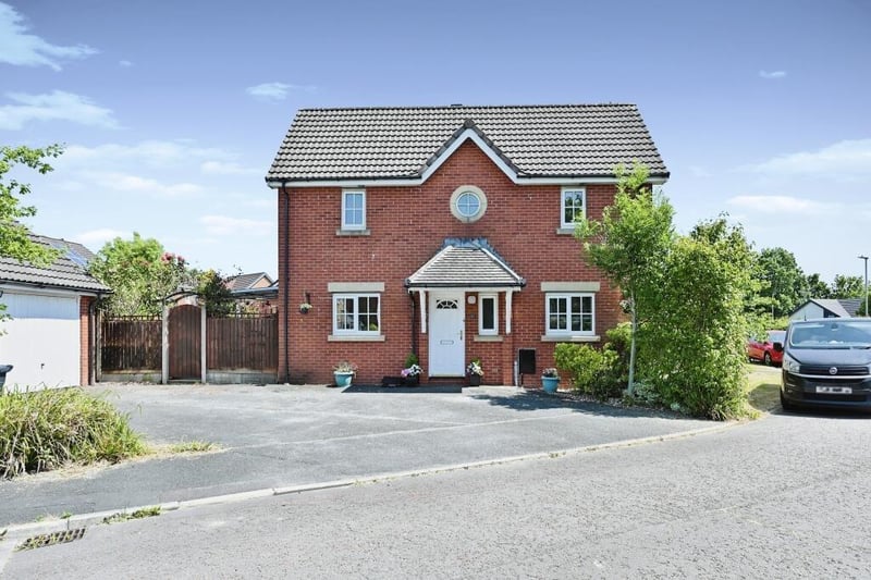 Modern 3 bed Cottam family home in quiet area up for sale for bargain price