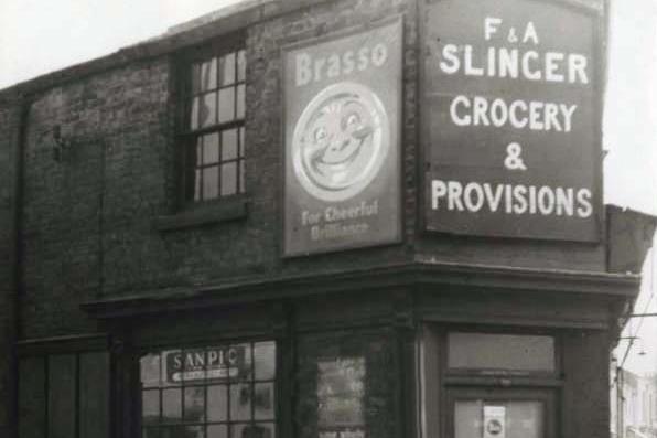 North Road & Horn Street, Preston 1950
An early Victorian shop window with 30 small rectangular panes at the corner of Horn Street, on the east side of North Road.