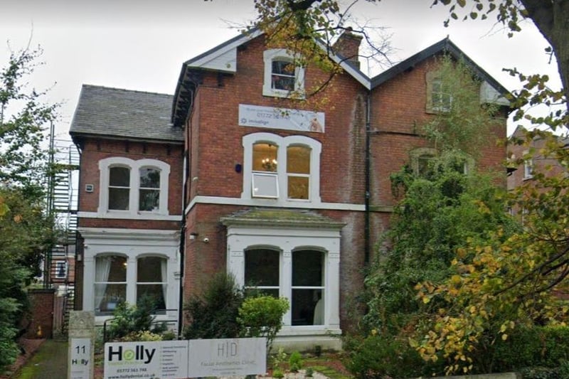 Holly Dental Practice on Moor Park Avenue has a 5 out of 5 rating from 99 Google reviews