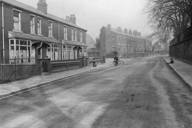 As you may have guessed this image isn't from the 60s or 70s - it is much earlier - but it shows the top end of Sandy Lane in Leyland - home to these beautiful terraced homes