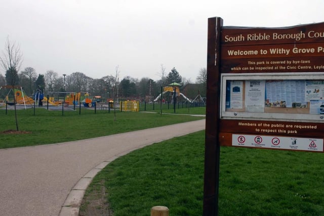 South Ribble Borough Council want to install a 8.9m tall Kompan Giant XL Tower Slide Unit at Withy Grove Park.
The proposed development involves replacing the existing tower unit, which was vandalised, with a new and improved play structure.
