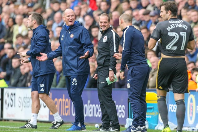 Preston North End manager Alex Neil has words with Sunderland manager Simon Grayson