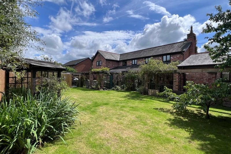 Chapel Lane, Longton, Preston, PR4 (Credit: Lawrence Rooney Estate Agents)