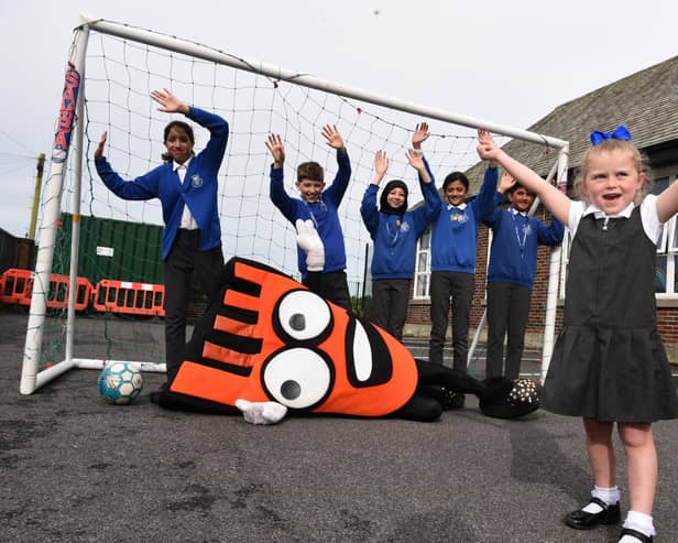 Frenchwood community primary has been awarded as one of the top 10 schools for participating in a walk to school programme called the WoW challenge