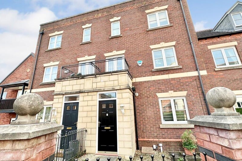 Executive 4 bed, 3 storey Fulwood townhouse with luxury kitchen and