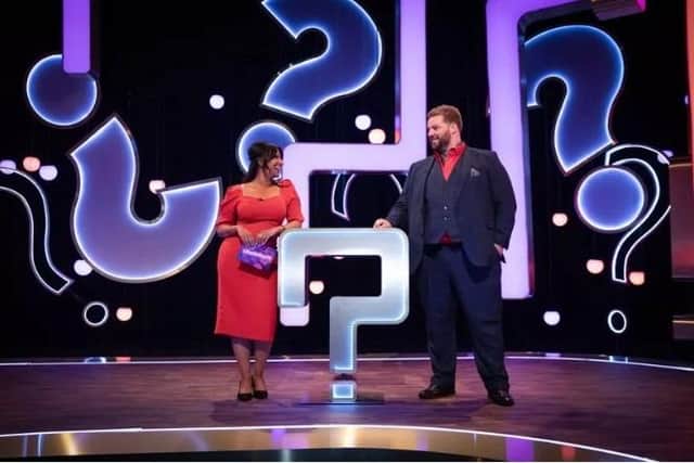 Riddiculous host Ranvir Singh and ‘The Riddlemaster’ Henry Lewis. Image: ITV