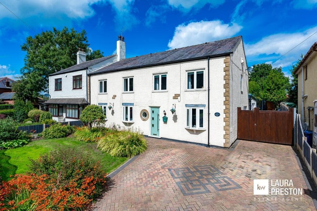 Breathtaking 5 bed barn conversion perfect for the family with open plan design and huge garden up for sale