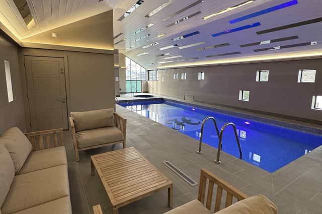 Ro Hotel poolside