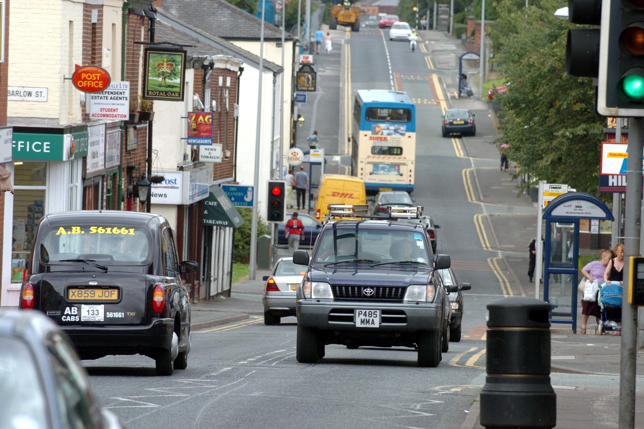 Shopping memories: 28 pictures showing life down Preston's Plungington Road in the 90s and early 00s
