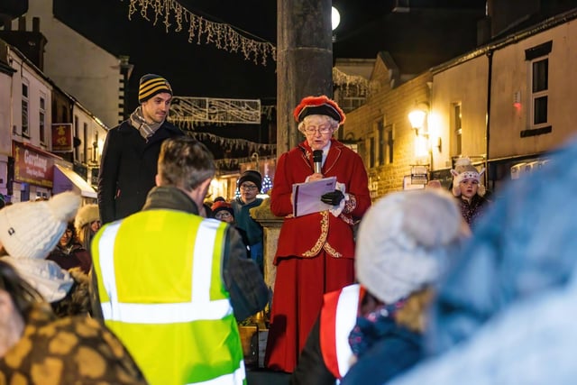 Hundreds gathered to watch the Christmas light switch on by the Mayor of Wyre, the Mayor of Garstang, the Town Trust, the Chamber of Trade, and the Festival Queen.