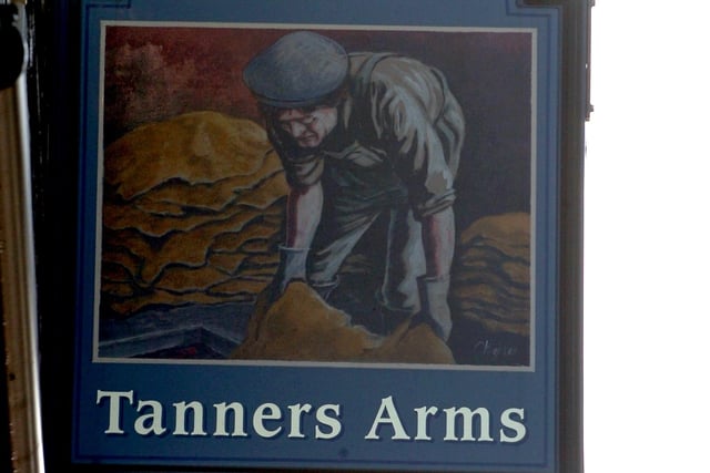 In the Victorian ages tanners were found in almost every town. This incredibly smelly occupation saw tanners transforming animal skins or hides into leather. So it is odds on that at least one pub in Preston would honour that traditional job. The trade is clearly shown in this pub sign that used to hang outside the Tanners Arms in Plungington