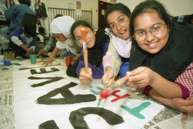 Community groups from one Preston area joined together to raise awareness about the links between poor health and environment. The Green and Healthy Avenham Day was a joint initiative between the Guild Community Healthcare NHS Trust, Lancashire County Council, Preston Council and the Avenham Ward Community Forum. Pictured: Farhana Munshi, 10, Humera Hassenjee, 10, and Nafisa Motara, 10, from Frenchwood CP School ready to paint their banner during the event