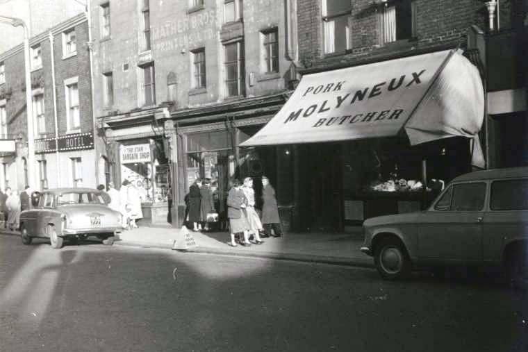 Lune Street, Preston 1960
East side of Lune Street looking north, showing Molyneux butcher's shop. Above the Star Bargain Shop are the former print works of Mather Brothers.

